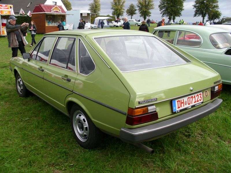 Volkswagen Passat B1 [zmiana stylizacji] hatchback 5 drzwiowy. 1,6 mln t (1979–1981)