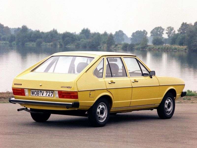Volkswagen Passat B1 hatchback 5 drzwiowy 1,6 mln ton (1975 1977)