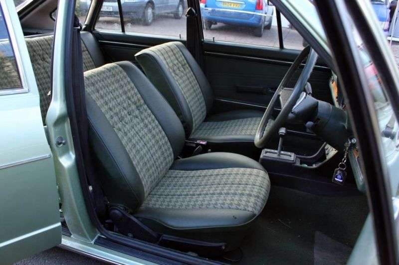 Volkswagen Passat B1 [zmiana stylizacji] hatchback 5 drzwiowy. 1,6 MT (1977 1981)