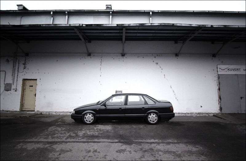 Volkswagen Passat B3 sedan 1.8 MT (1988 1993)