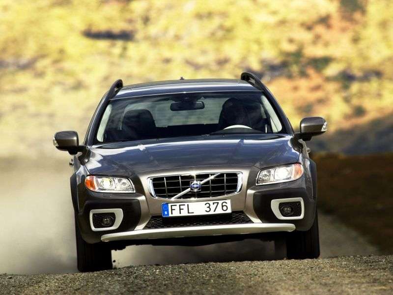 Volvo XC70 3 generation wagon 2.4 D4 Geartronic Turbo AWD Summum (2013) Special Series (2007–2013)