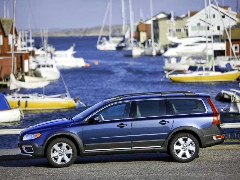 Volvo XC70 3rd generation wagon 2.4 D4 Geartronic Turbo AWD Momentum (2013) Special Series (2007–2013)