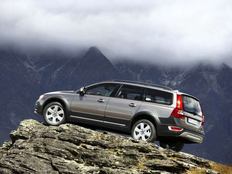 Volvo XC70 3rd generation wagon 2.4 D5 Geartronic Turbo AWD Momentum (2013) Special Series (2007–2013)