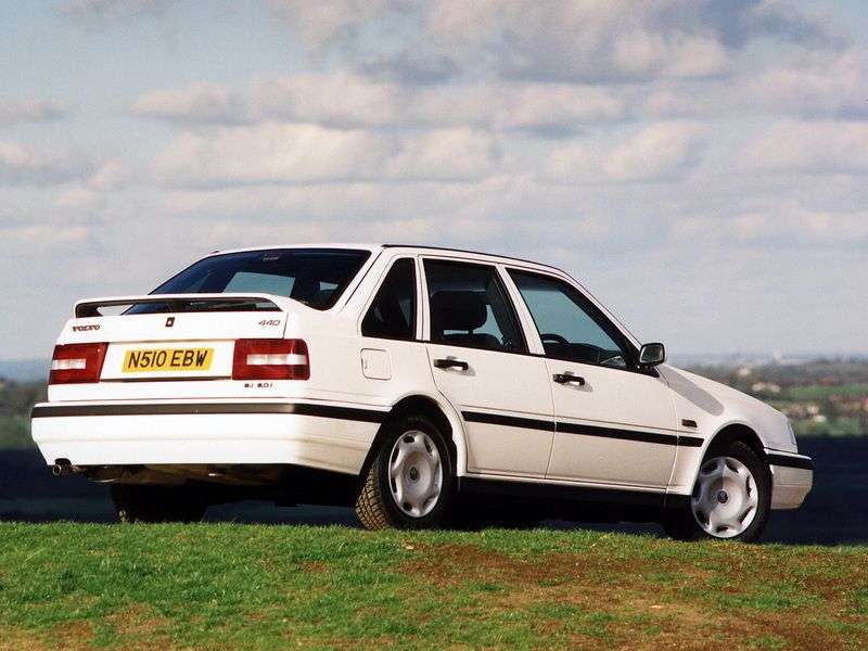 Volvo 440 1st generation hatchback 1.8 MT (1991–1996)